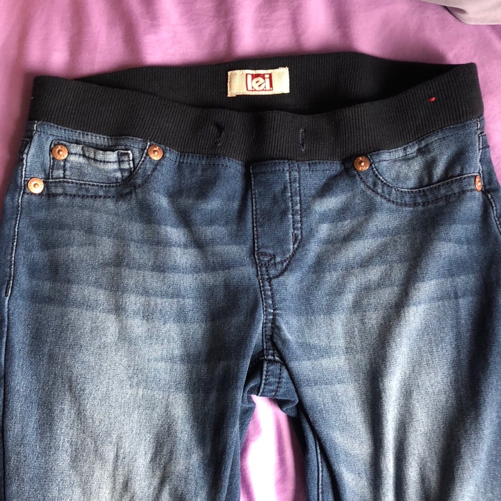 Excellent Condition L.E.I. Capri Jeggings